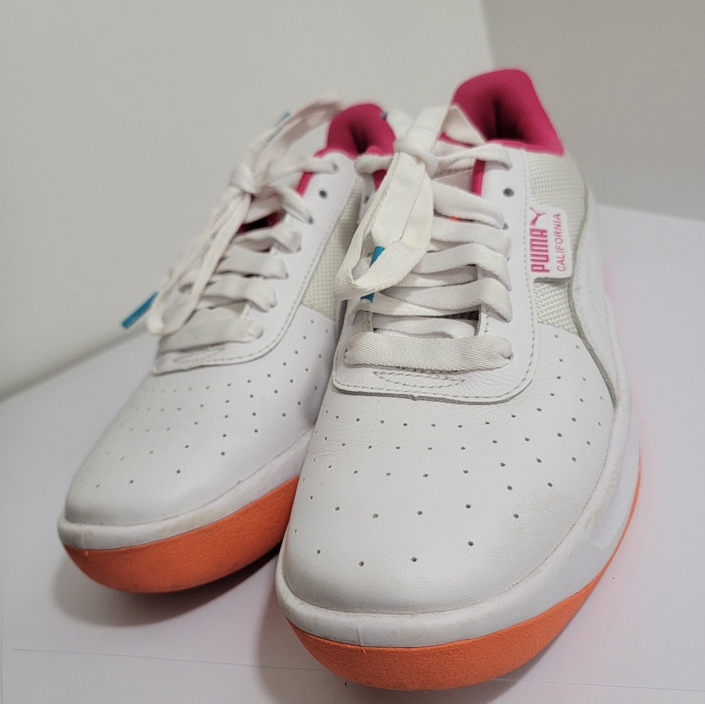 Puma classic California women's size 5.5 fits more like 6.5  new without box
